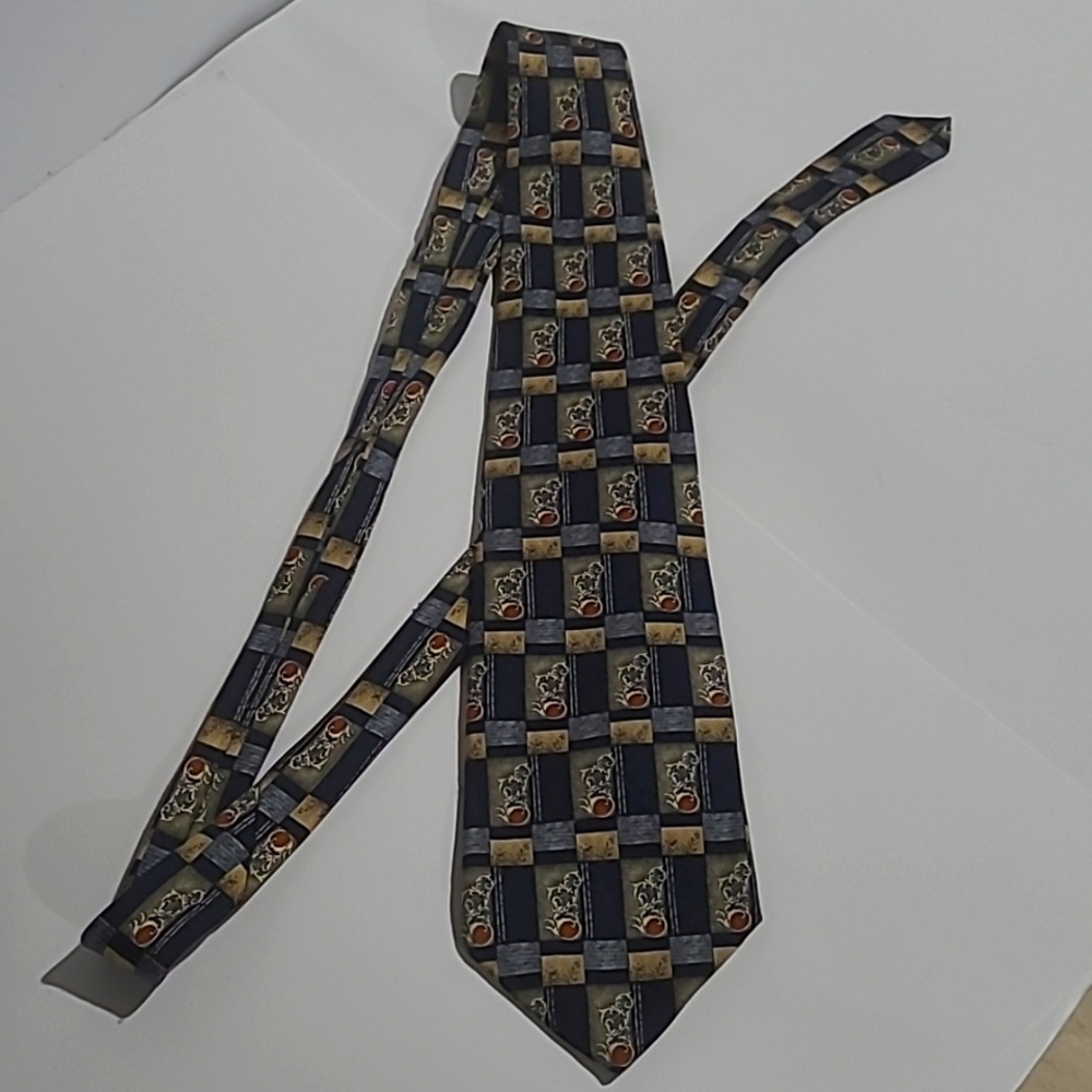 Christian Dior 100% silk Men's Tie.